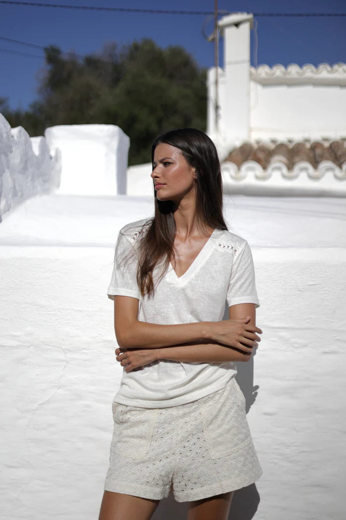 Camiseta blanca detalle hombro Luna Llena