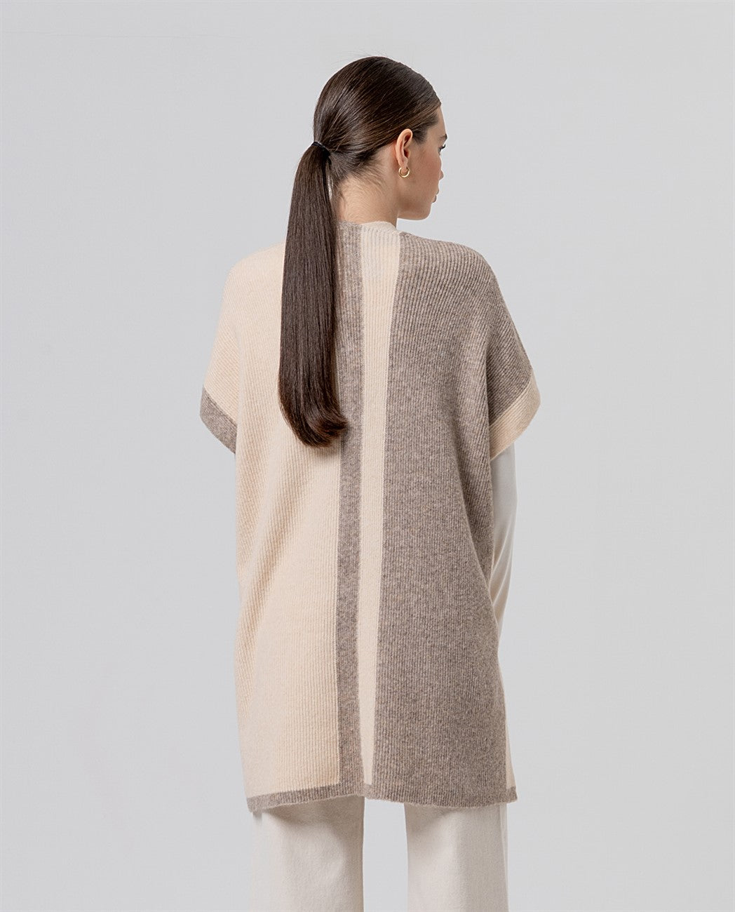 Poncho de punto con bloques de color Beige Surkana