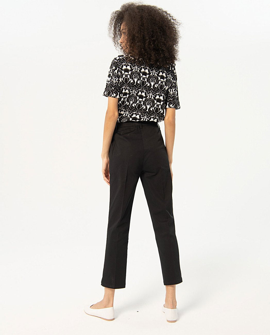 Pantalón recto estrecho negro Surkana