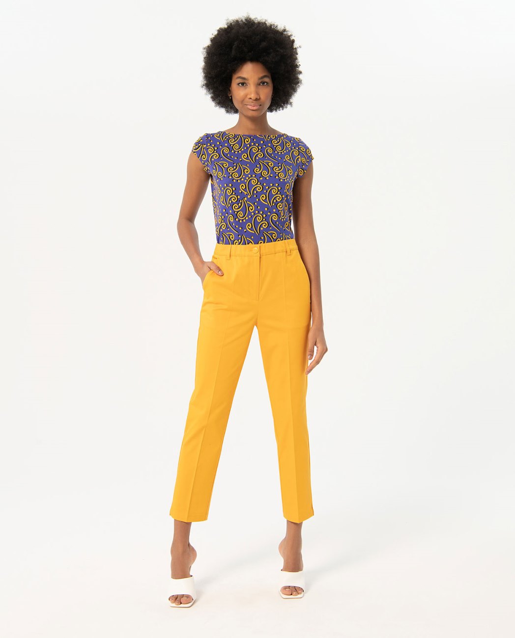 Pantalón recto estrecho amarillo Surkana