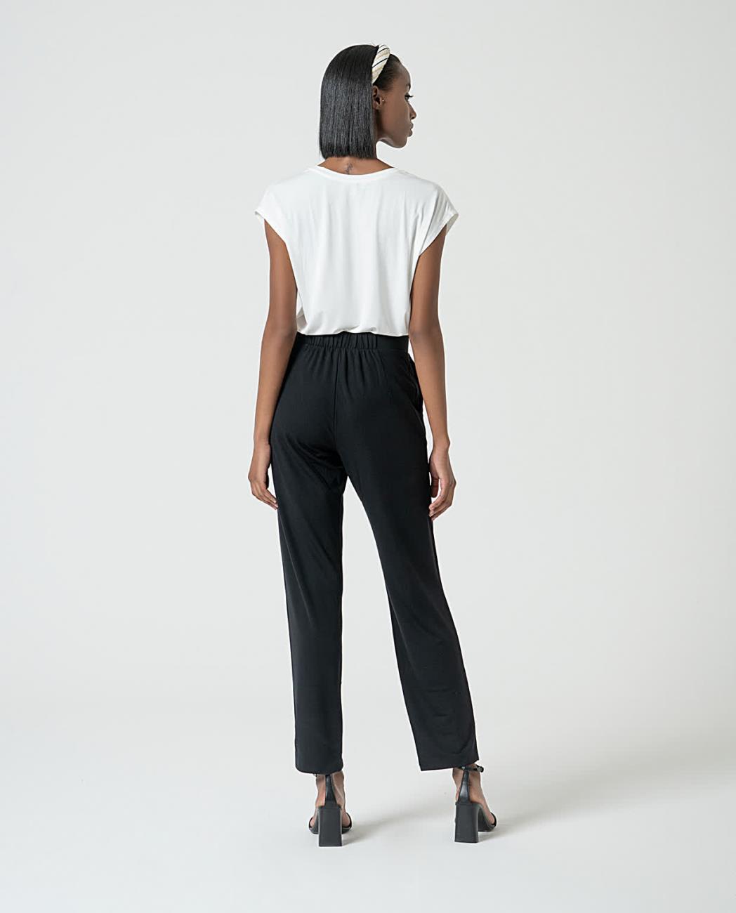 Pantalón recto tipo pitillo Negro Surkana