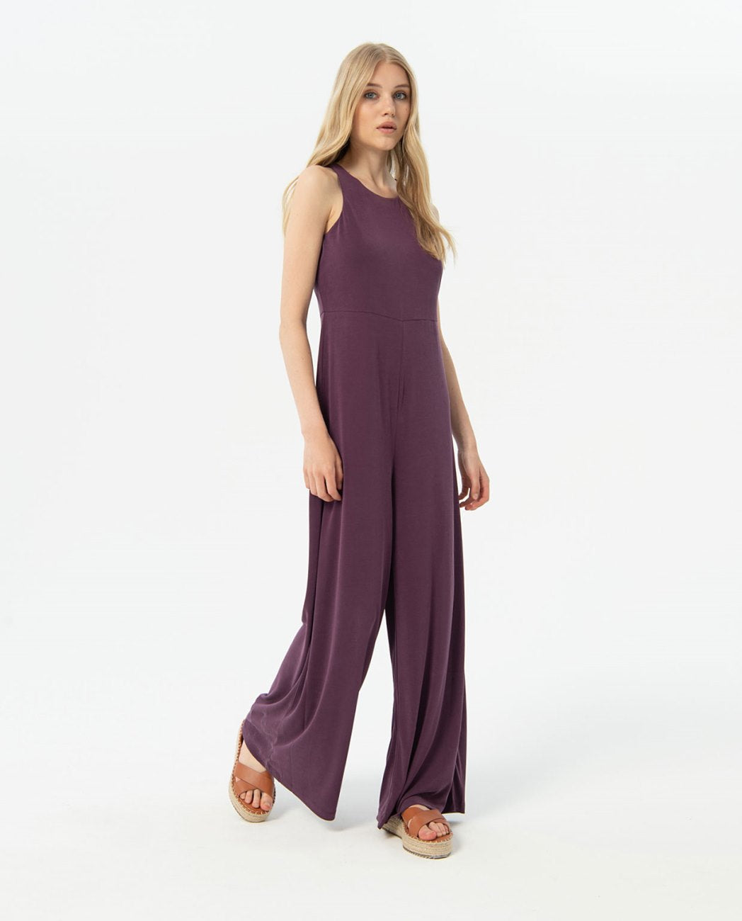 Mono de tirantes y pantalón ancho modal granate Surkana