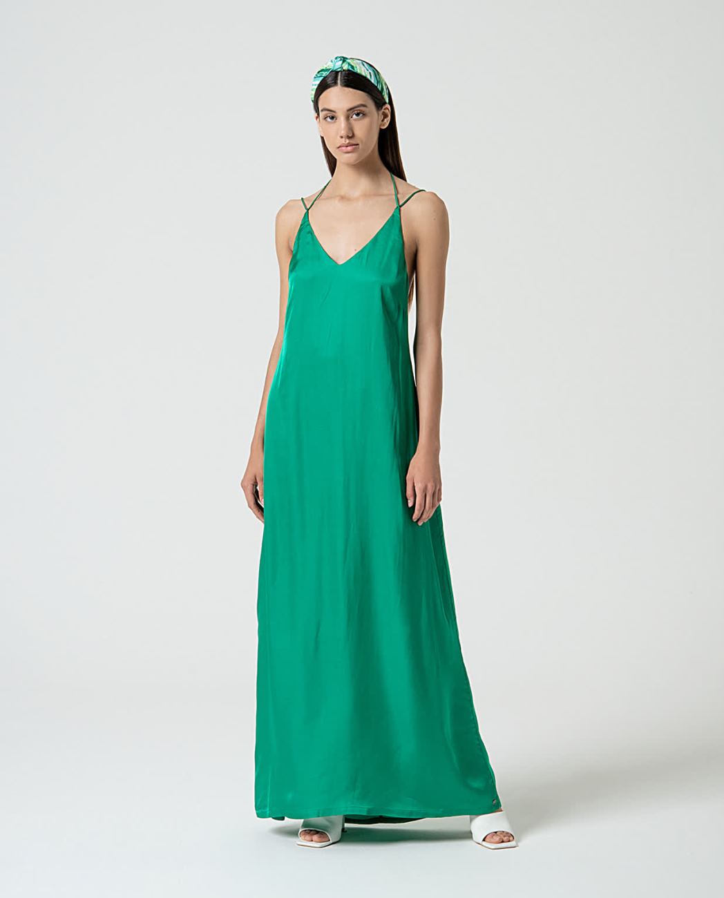 Vestido tirante finos, escote pico Verde Billar Surkana