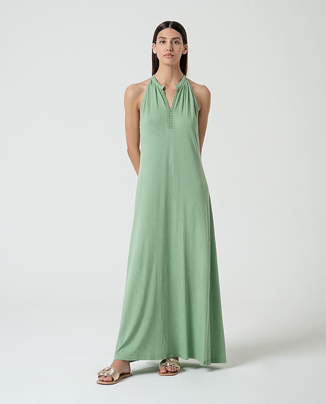 Vestido largo sin mangas y abertura frontal Verde Surkana