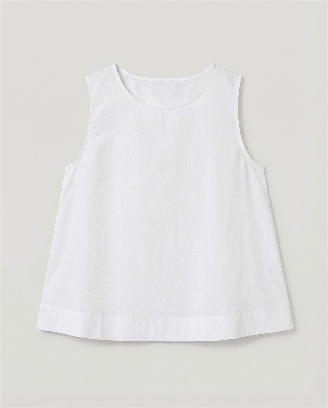 Top sin mangas escote redondo blanco Surkana