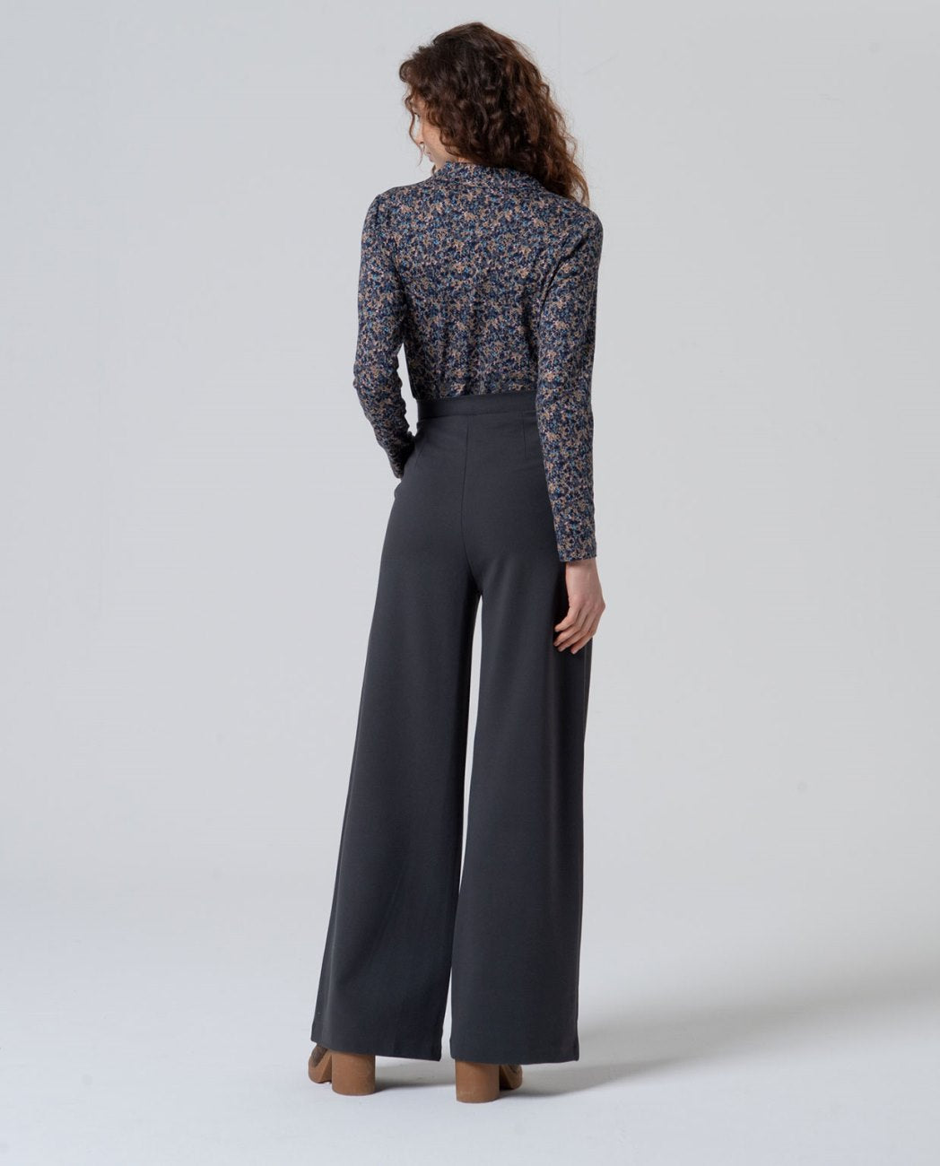 Pantalon con detalle en cinturilla Gris oscuro Surkana