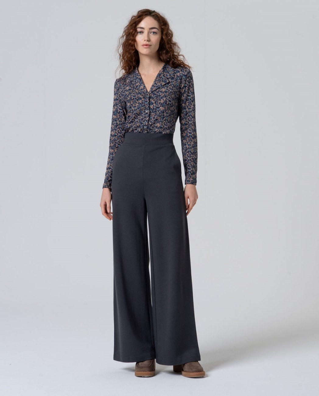 Pantalon con detalle en cinturilla Gris oscuro Surkana