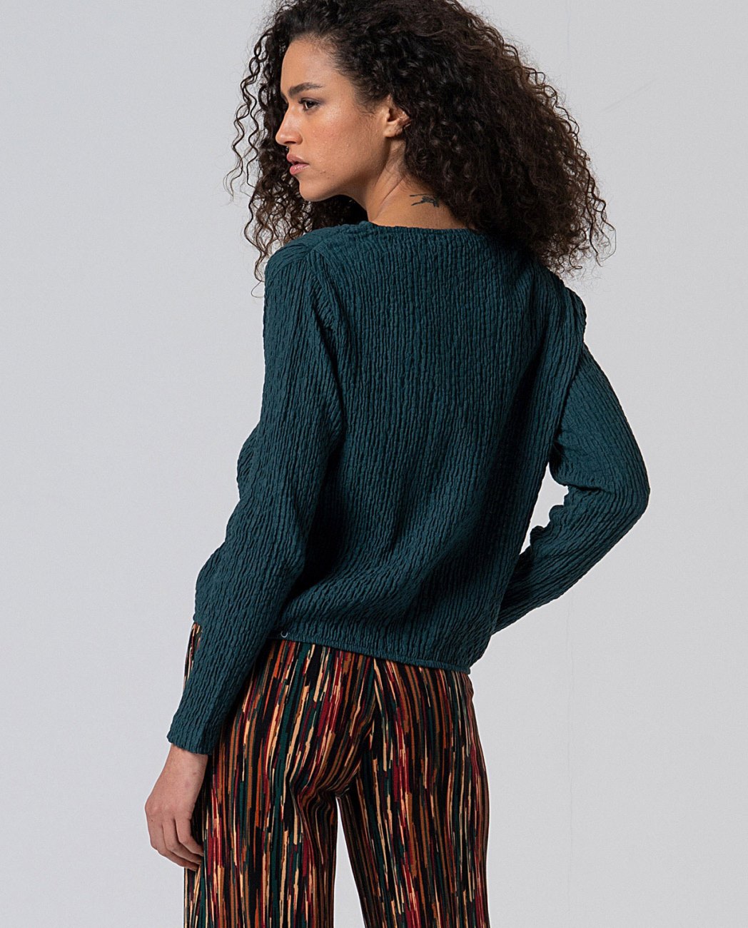 Camiseta ancha con textura. Verde Botella Surkana