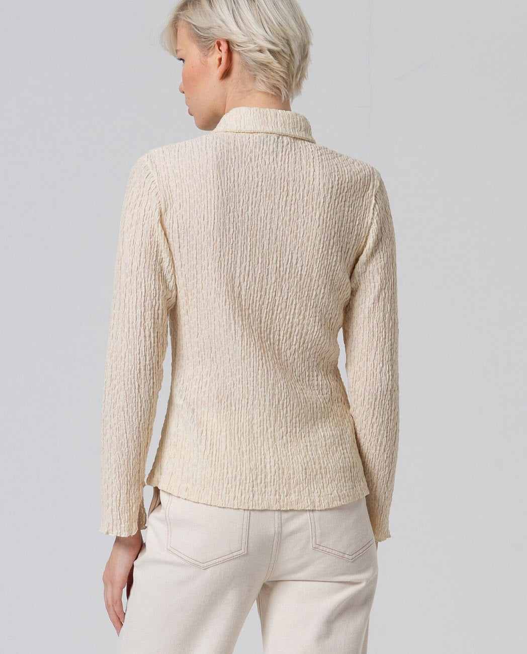 Camisa con textura beige Surkana