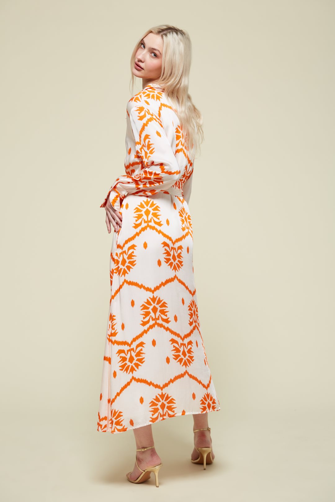 Vestido camisero étnico blanco naranja Van dos