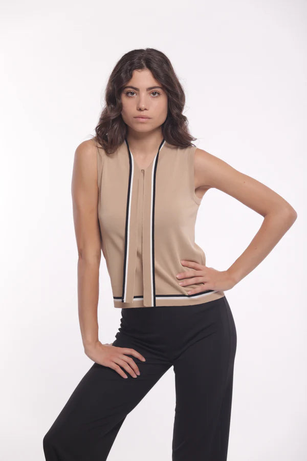 Top de punto con lazo bicolor camel Mimi Mua