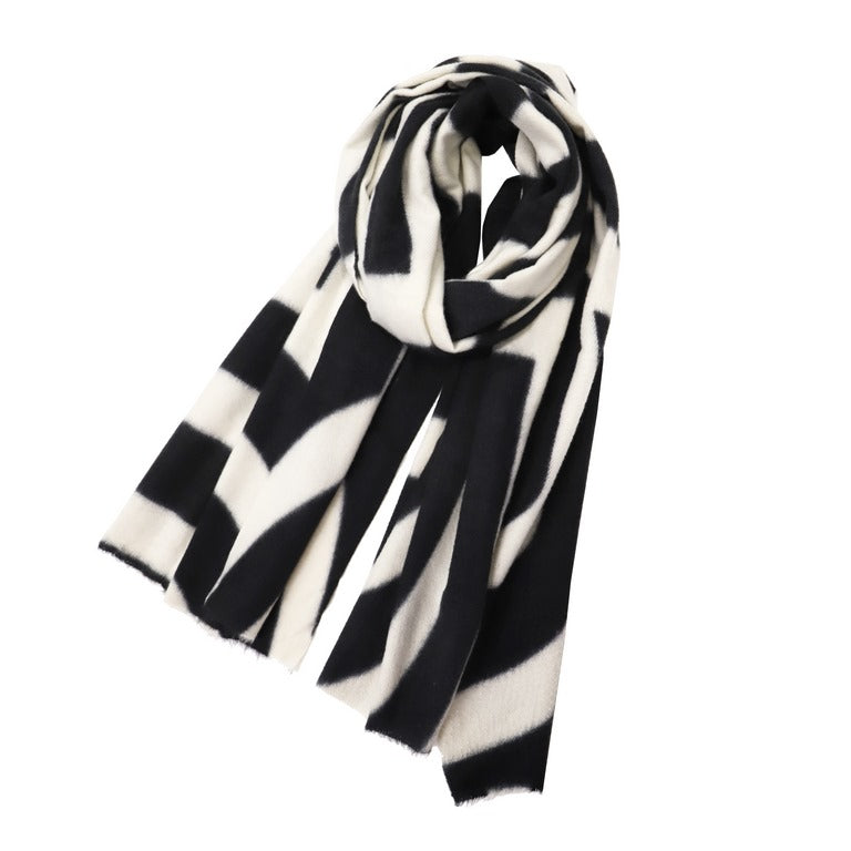 Bufanda estampada blanco negro amichi