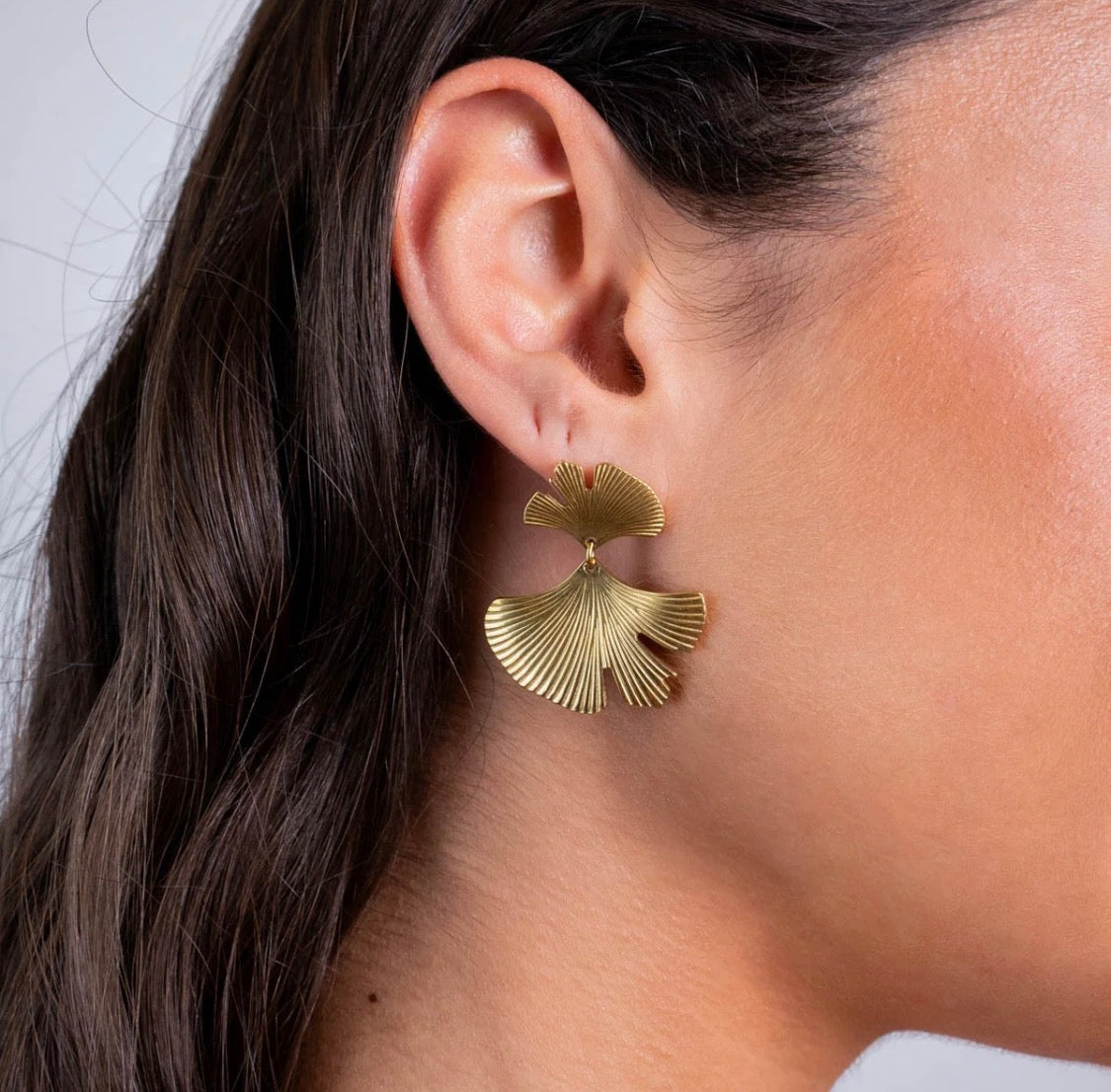 Pendientes largos Esentials hoja abanico