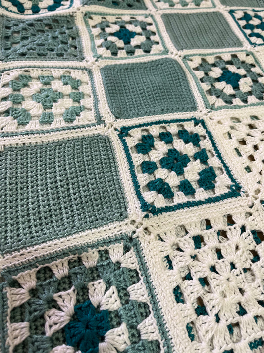Manta ganchillo hecha a mano turquesa y blanco