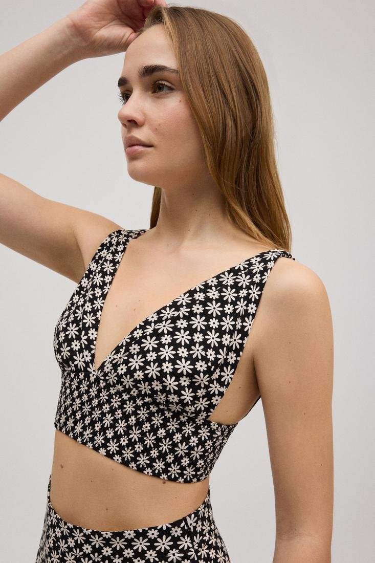 Top florecitas negro y blanco
