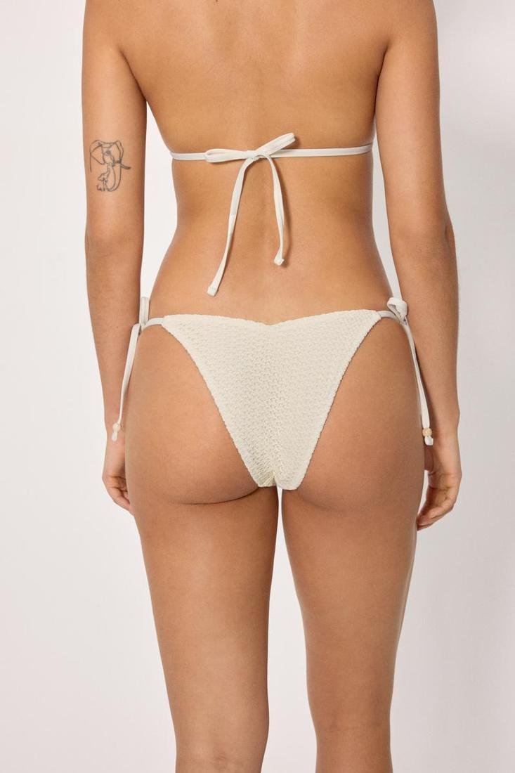 Bikini calado triángulo blanco