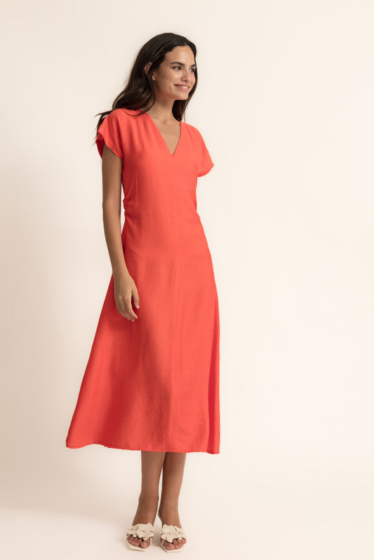 Vestido largo coral fruncido en cintura