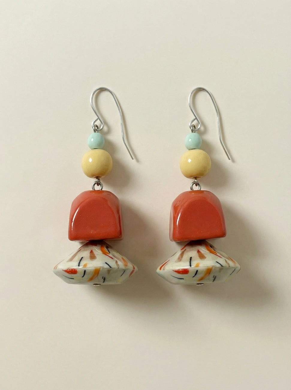 Pendientes coral/crudo/verde Coral Surkana