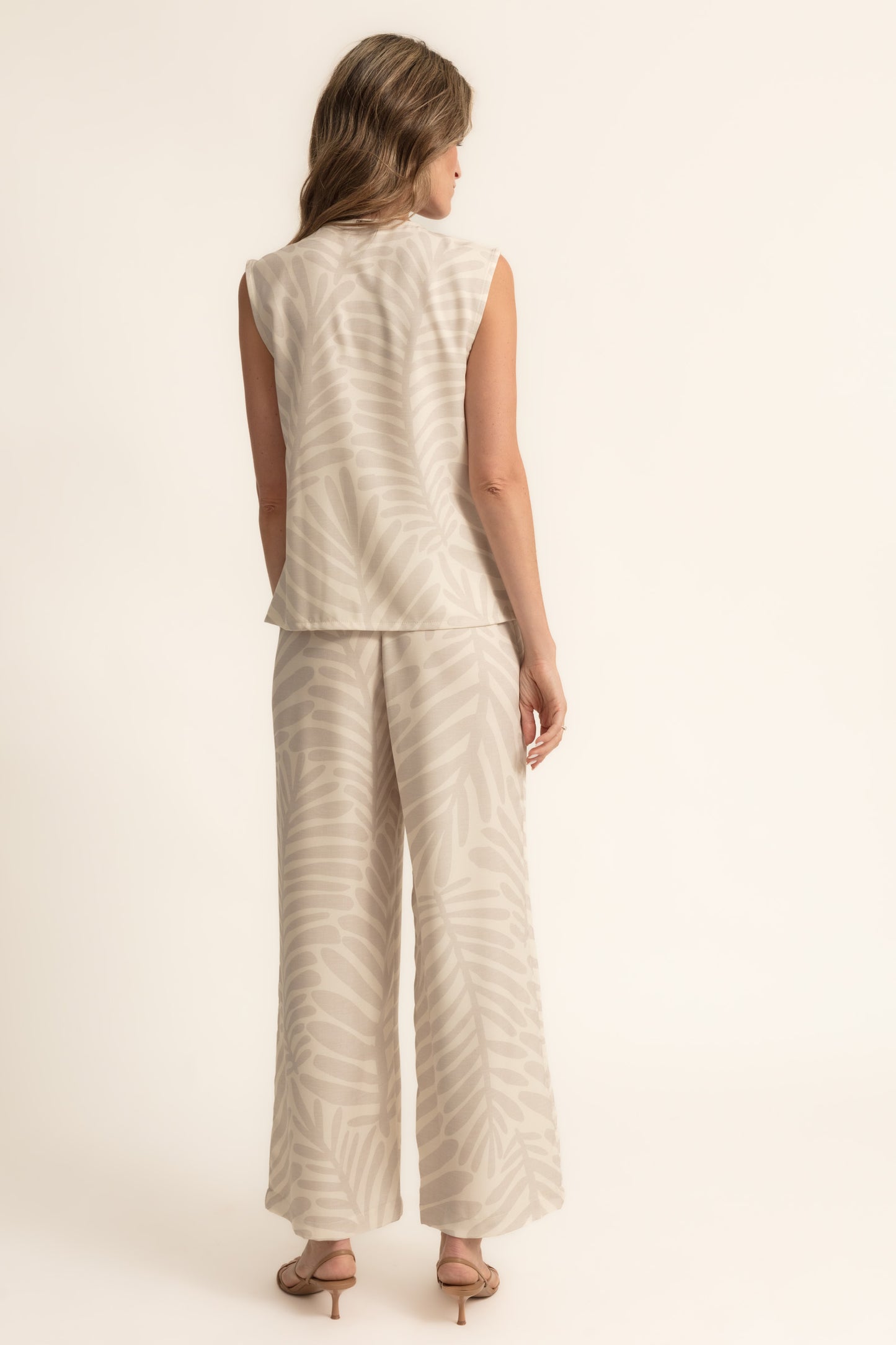 Pantalón estampado hojas beige marfil