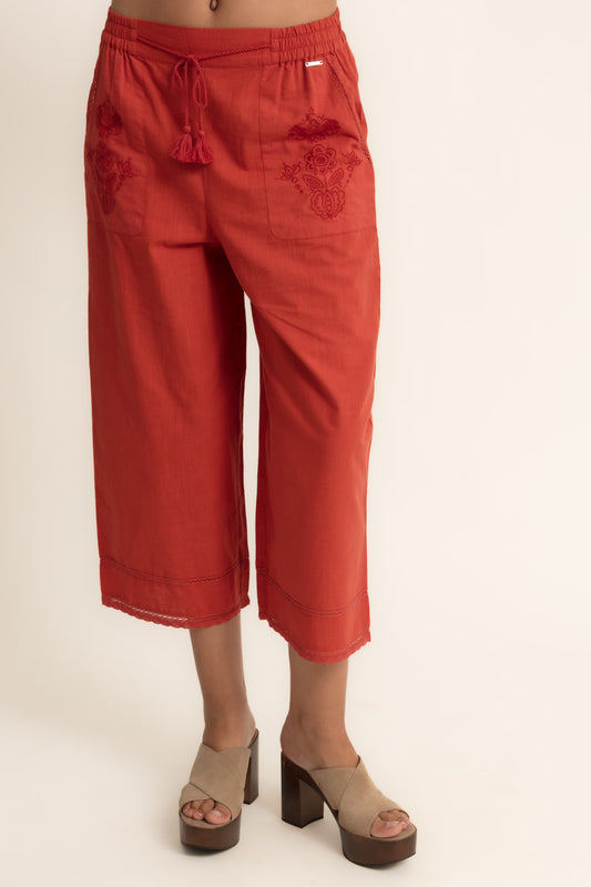 Pantalón recto flor bordada