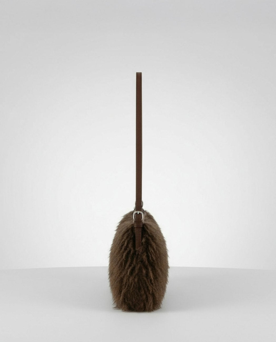 Bolso de pelo con asa ajustable Marrón Surkana