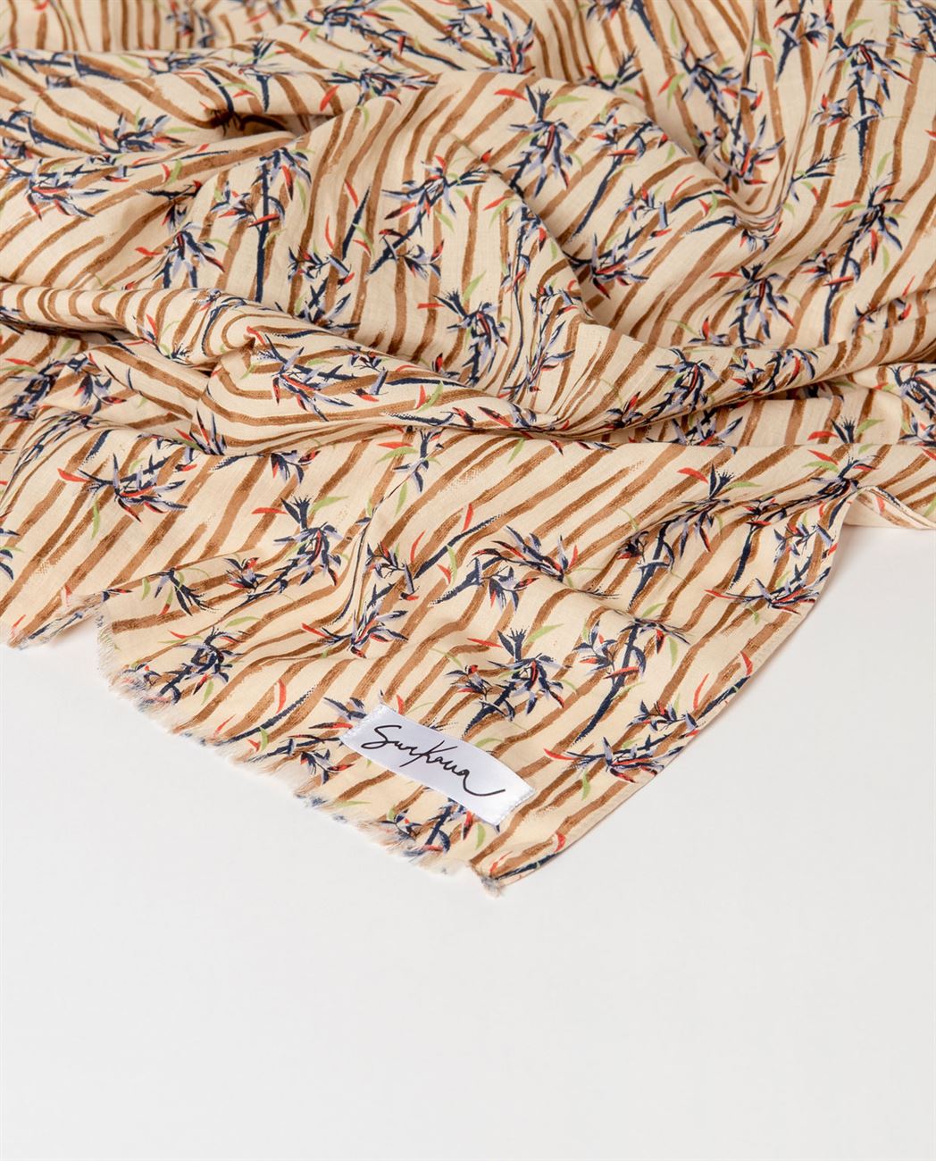 Pañuelo rectangular estampado con flecos cortos Crudo Surkana