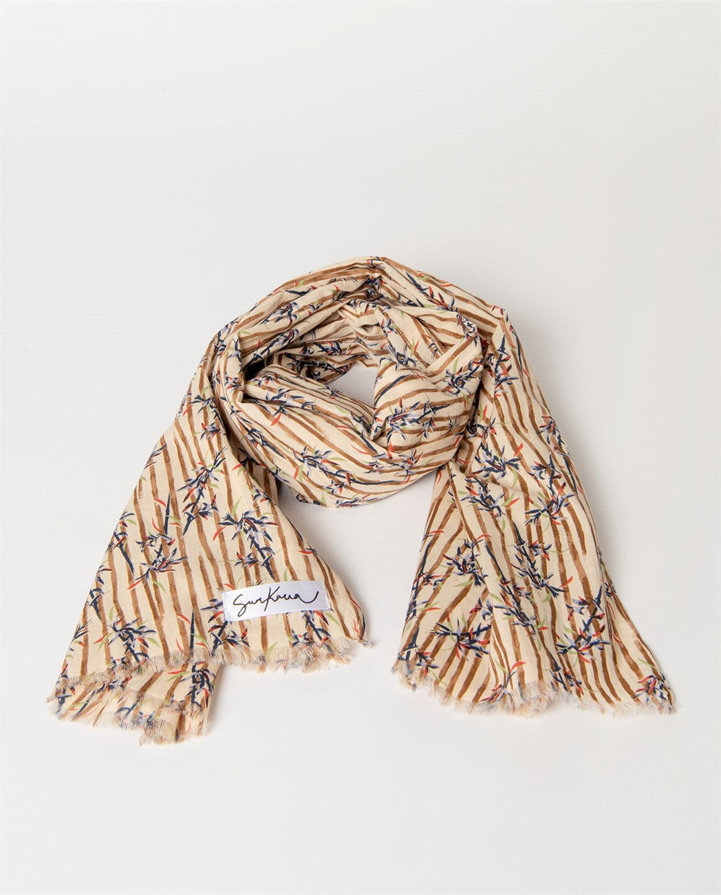Pañuelo rectangular estampado con flecos cortos Crudo Surkana
