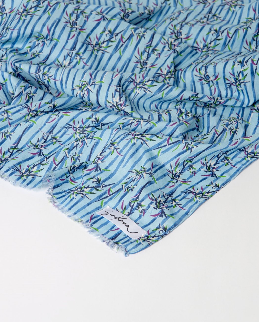 Pañuelo rectangular estampado con flecos cortos Azul Surkana