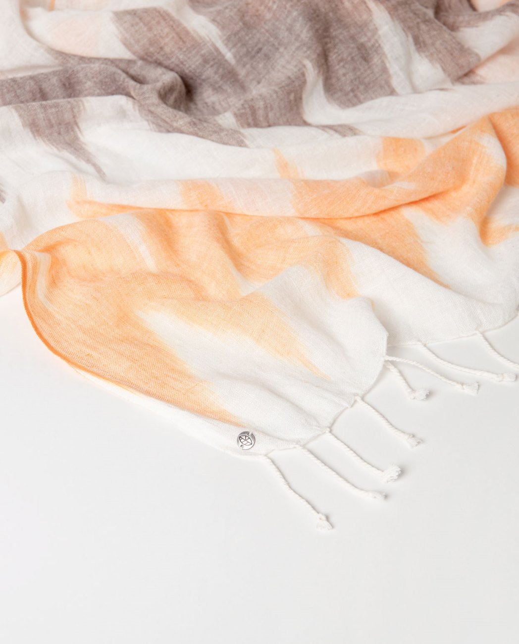 Pañuelo rectangular zigzag estilo ikat marrón naranja Surkana