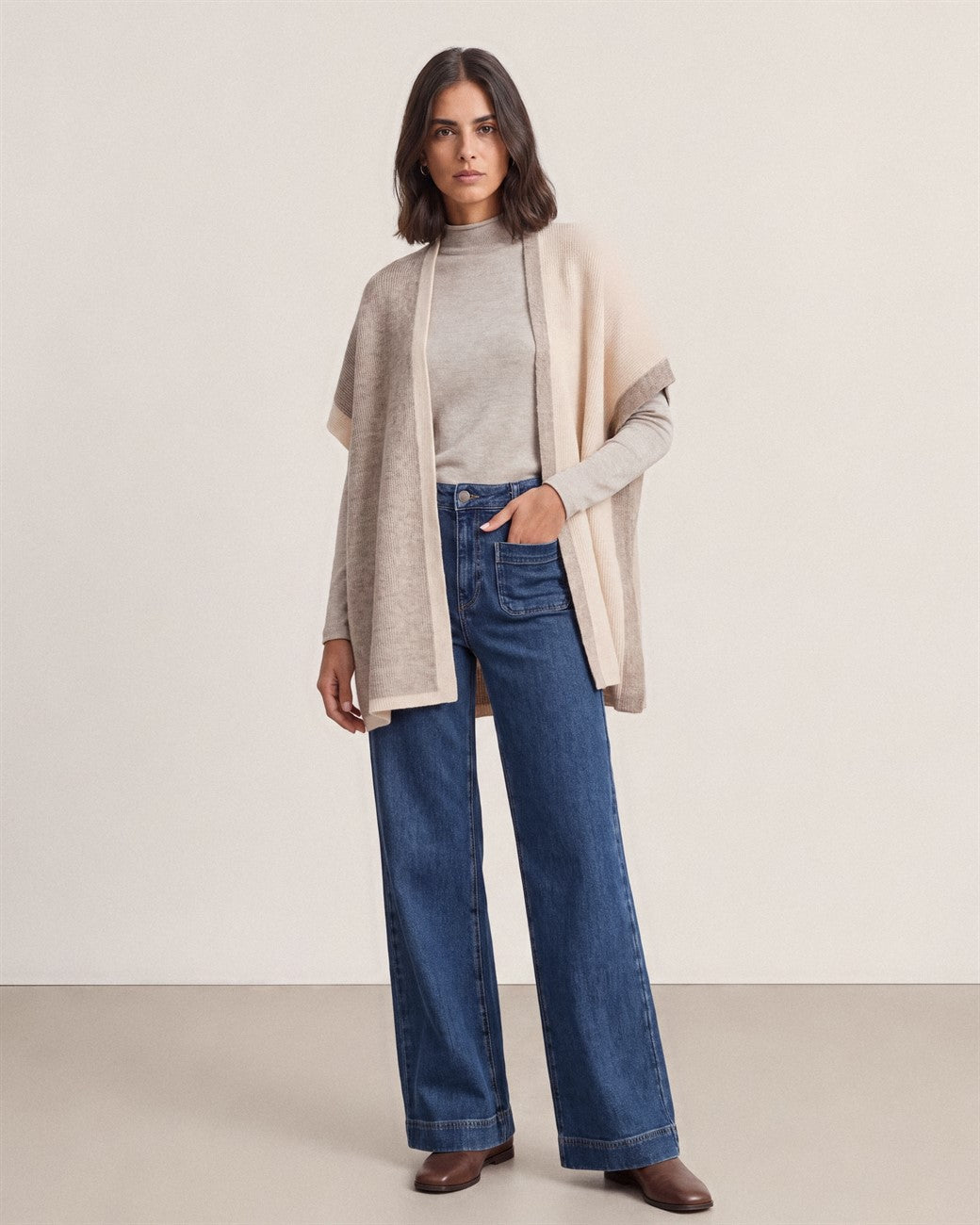Poncho de punto con bloques de color Beige Surkana