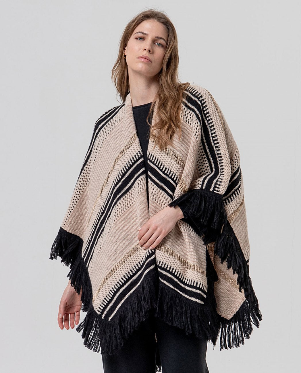 Poncho de rayas con flecos Negro Surkana