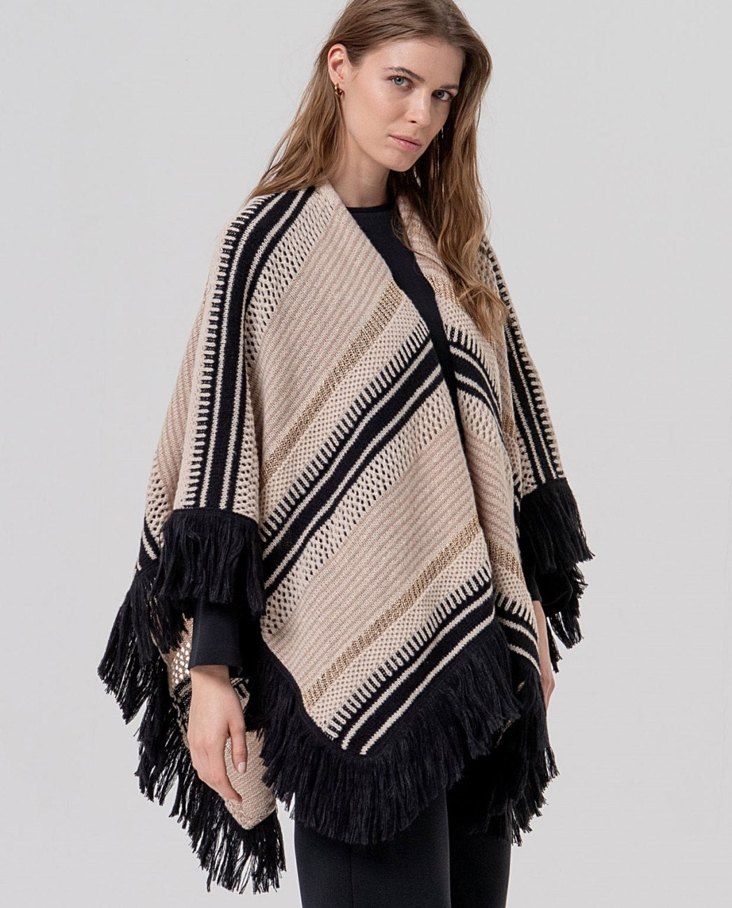 Poncho de rayas con flecos Negro Surkana