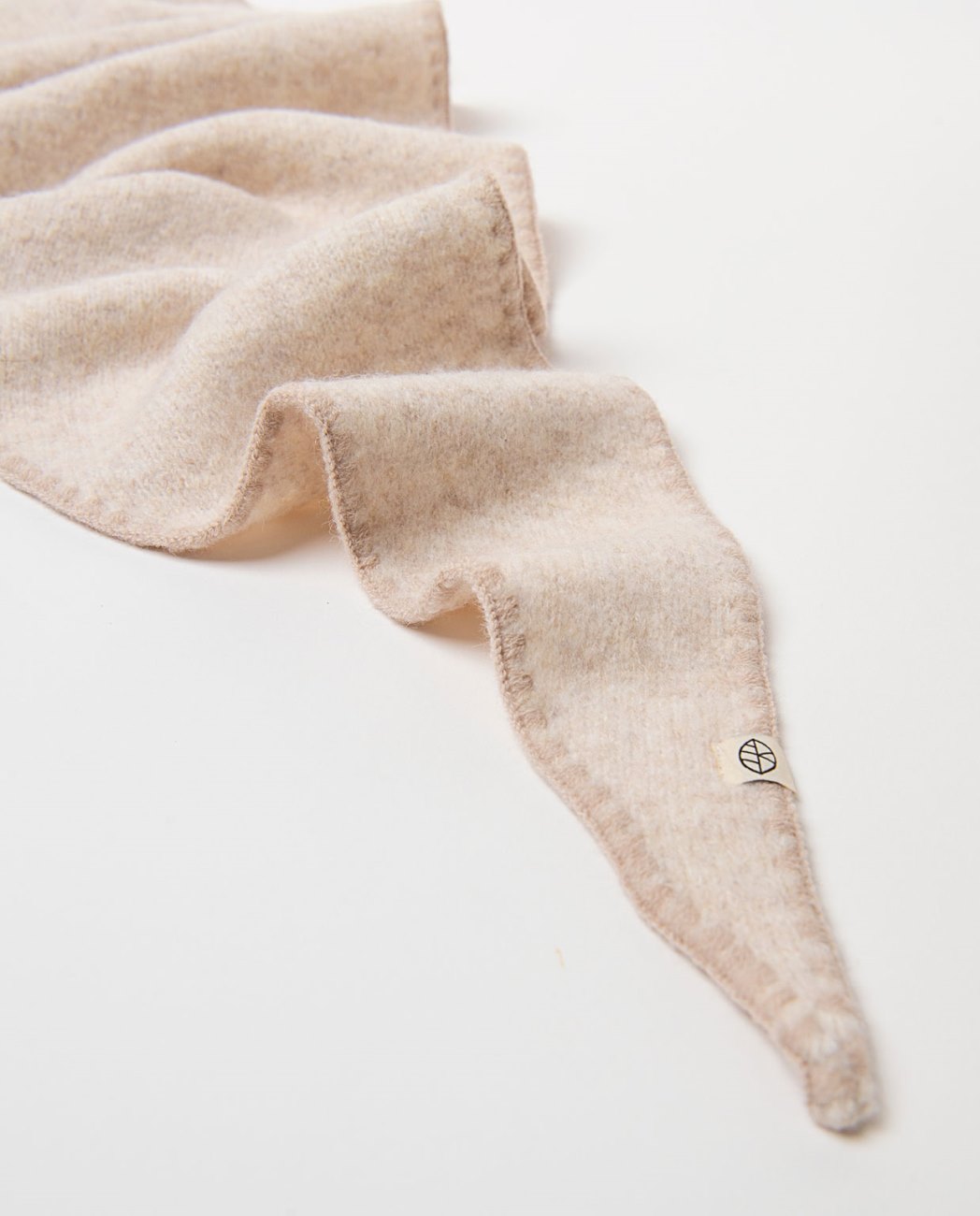 Bandana de punto con festón Beige Surkana