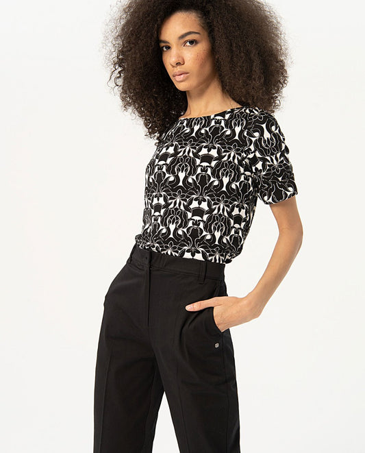 Pantalón recto estrecho negro Surkana