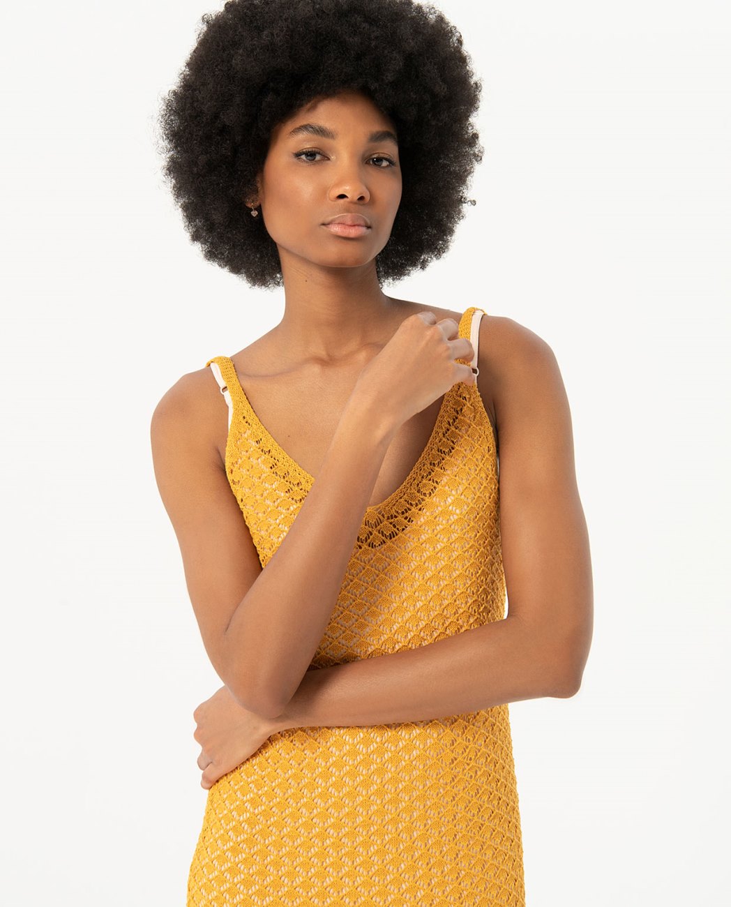 Vestido largo en punto de crochet amarillo Surkana