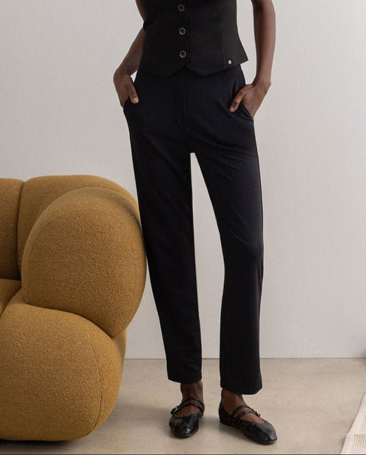 Pantalón recto tipo pitillo Negro Surkana