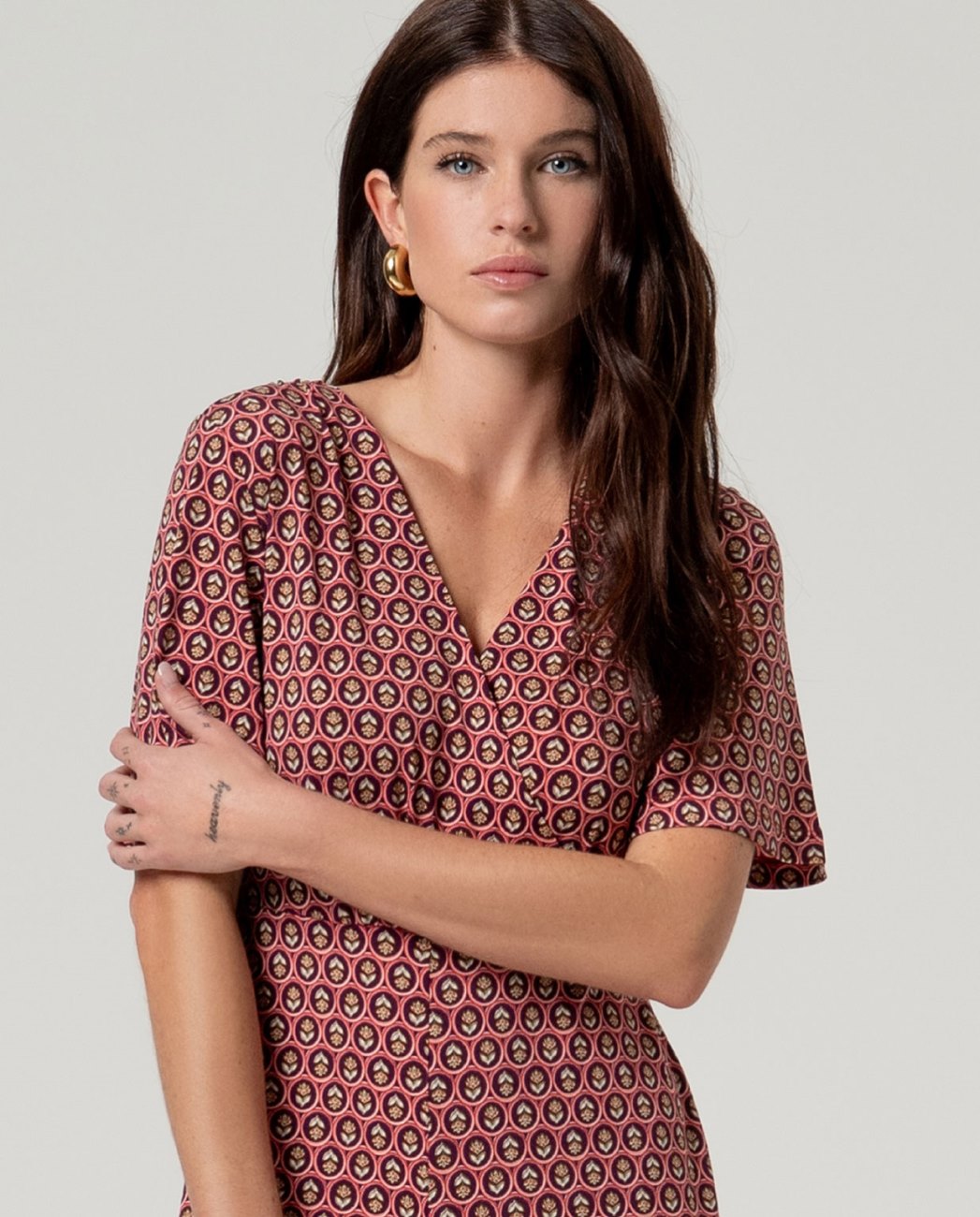 Mono con escote cruzado estampado Teja Surkana