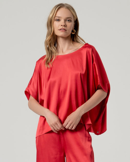 Blusa estilo capa raso rojo Surkana