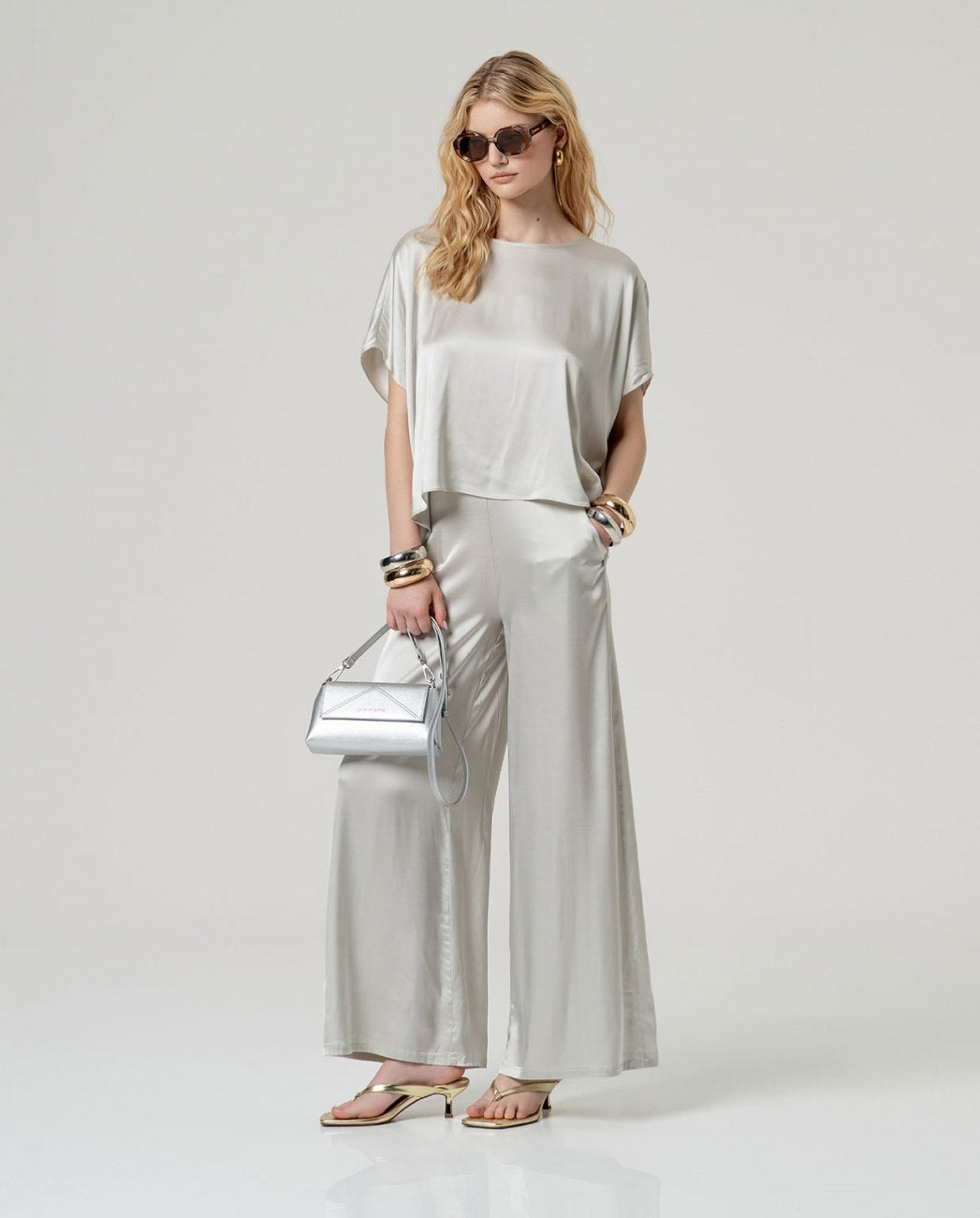 Blusa estilo capa gris plata Surkana