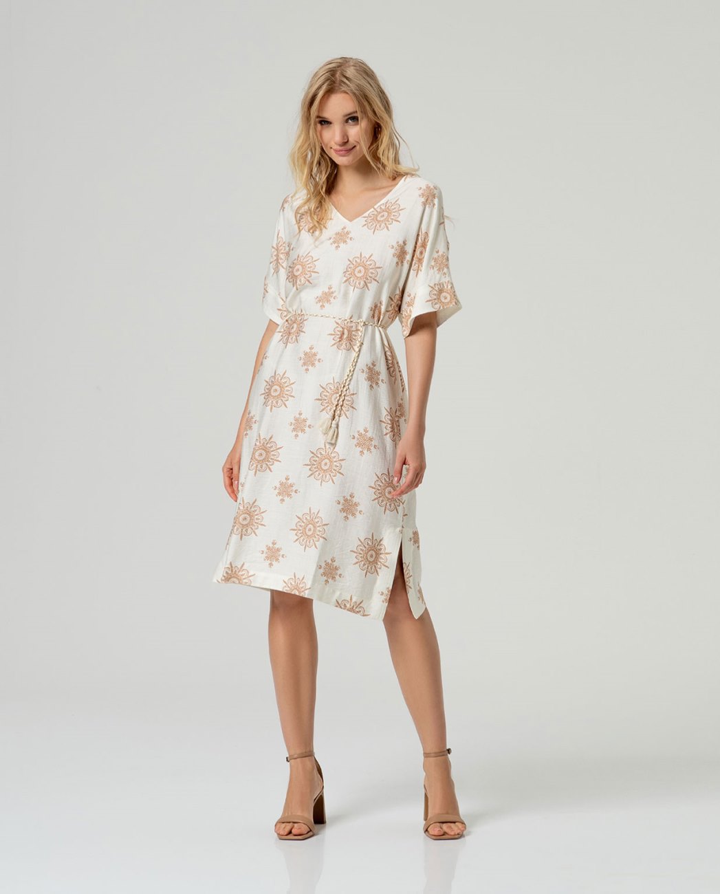 Vestido túnica corto crudo estampado dorado Surkana