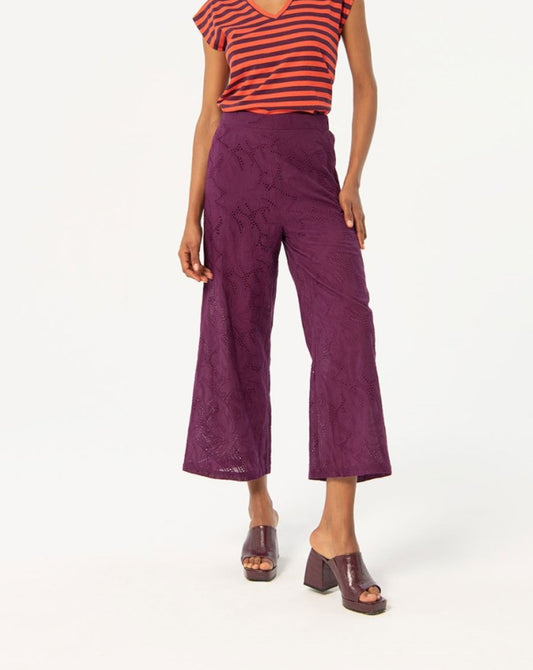 Pantalón calado granate Surkana