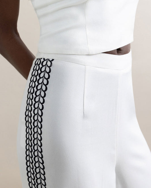 Pantalón amplio con bordado en laterales Blanco Surkana
