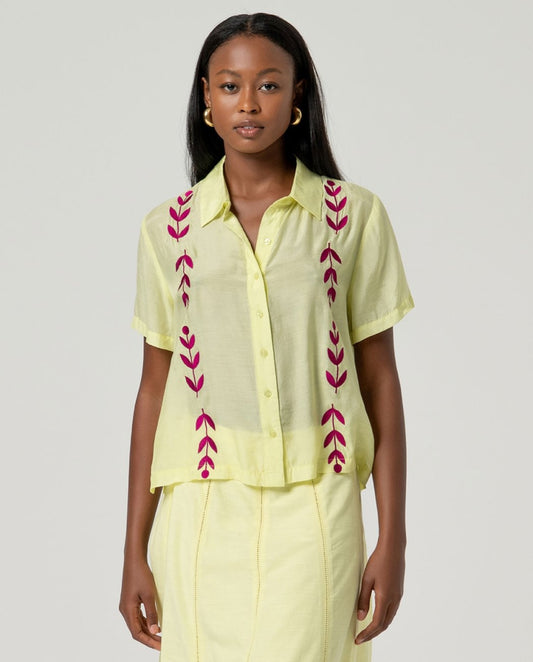 Camisa bordada manga corta light green Surkana