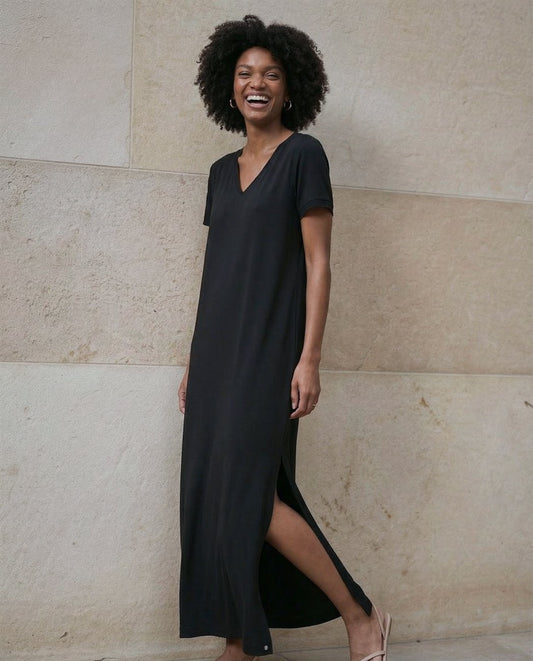 Vestido largo con aberturas,escote pico negro Surkana