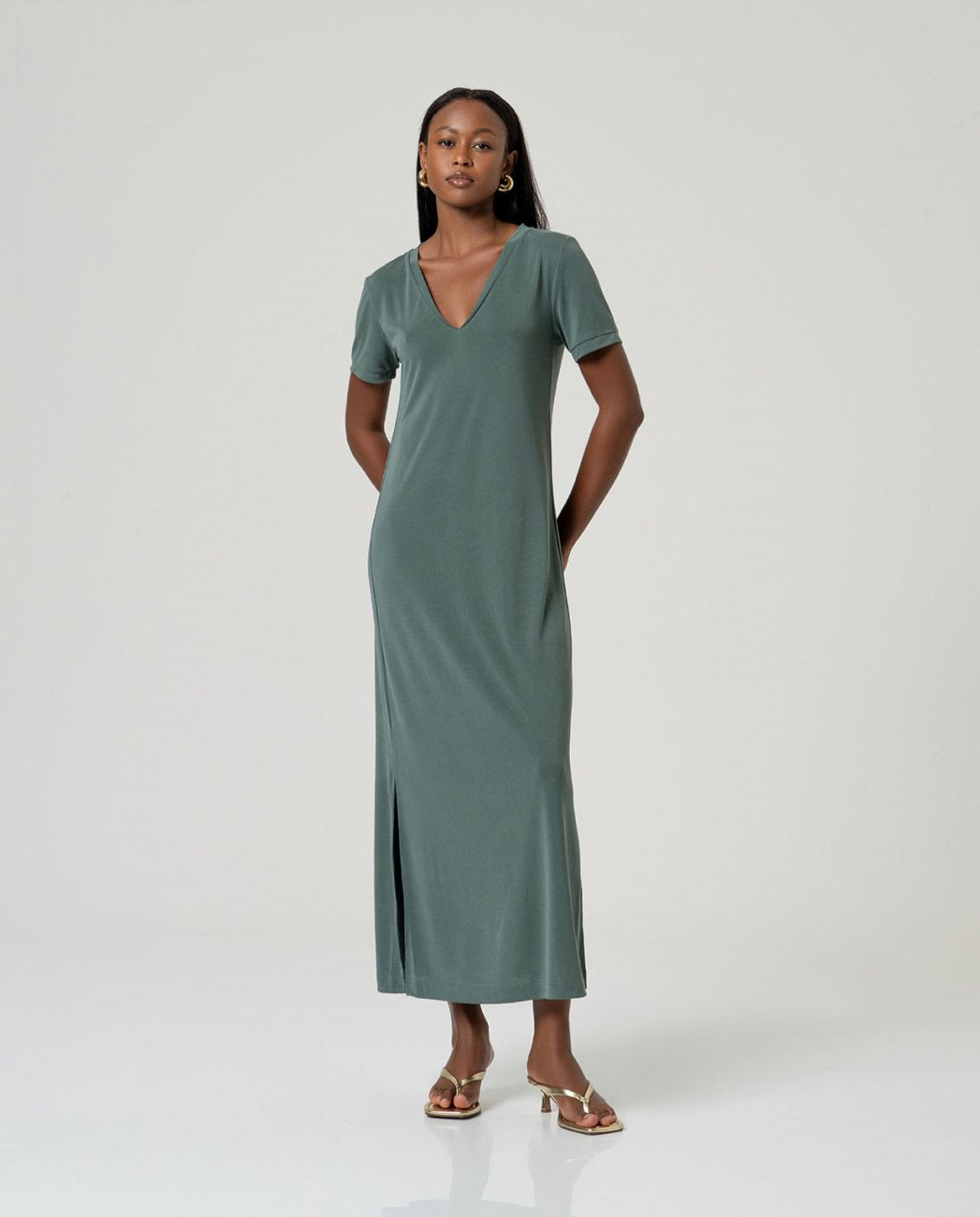Vestido largo con aberturas,escote pico Verde kaki Surkana