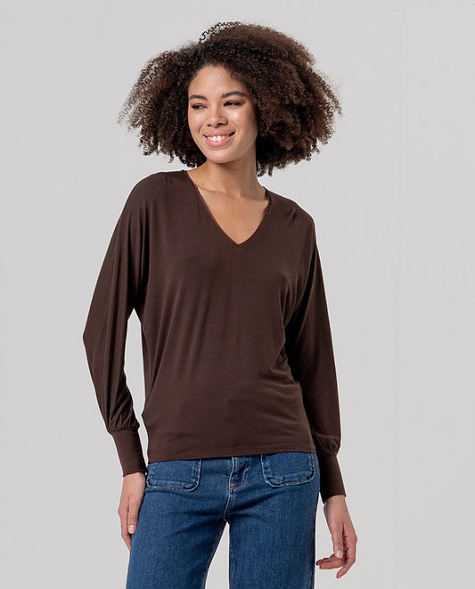 Camiseta cuello pico Chocolate Surkana