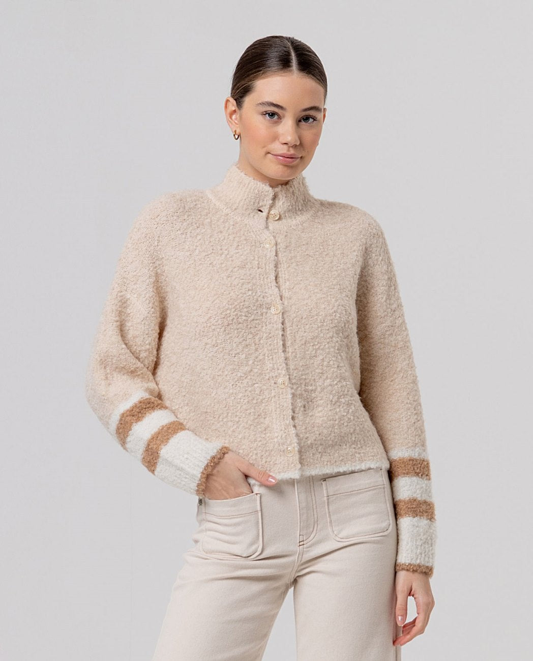 Chaqueta escote chimenea con motivo Beige Surkana