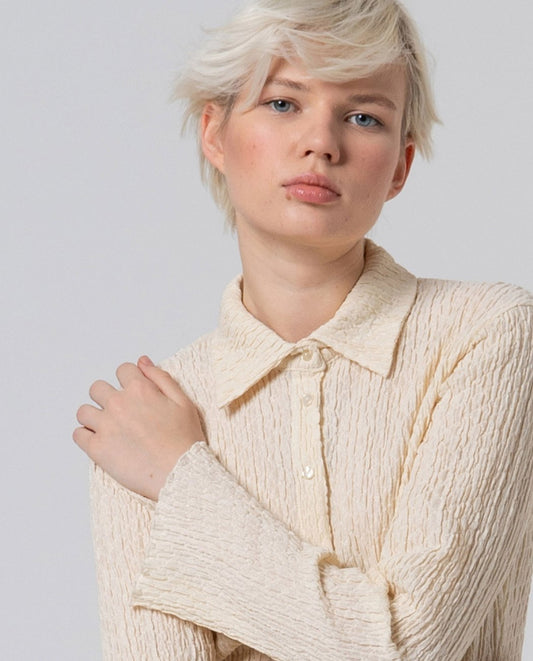 Camisa con textura beige Surkana