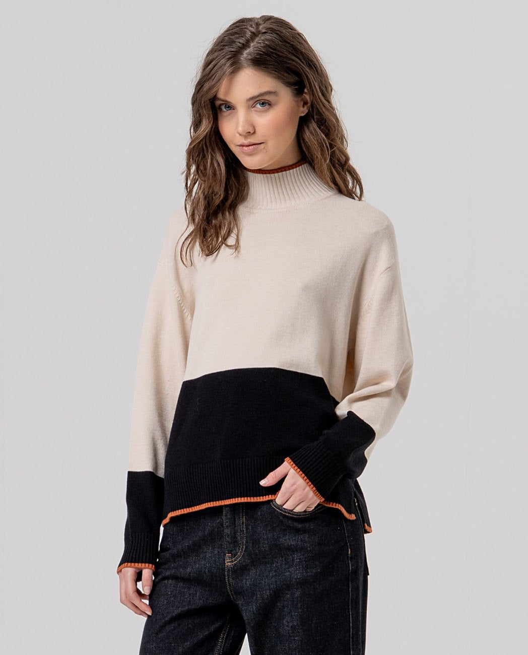 Jersey cuello perkins con contrastes Crudo Surkana