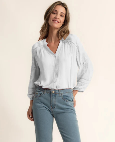 Blusa blanca detalle hombros